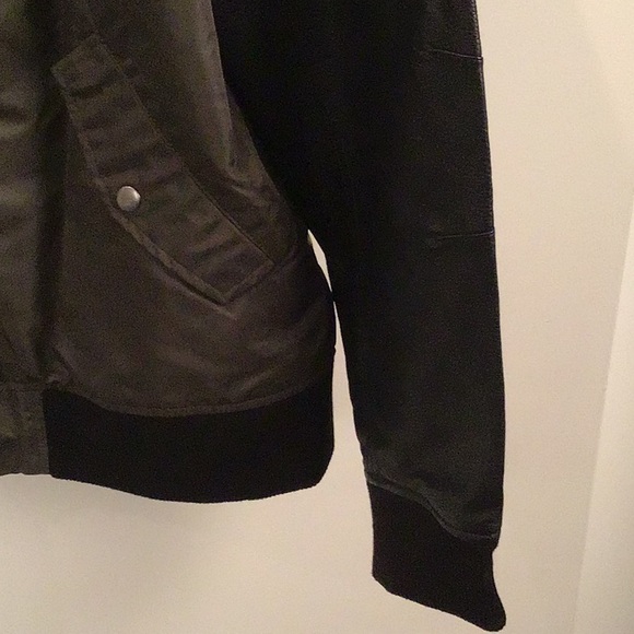 Jack & Jones nylon olive green jacket with black faux leather sleeve. Men. XL - Picture 5 of 6